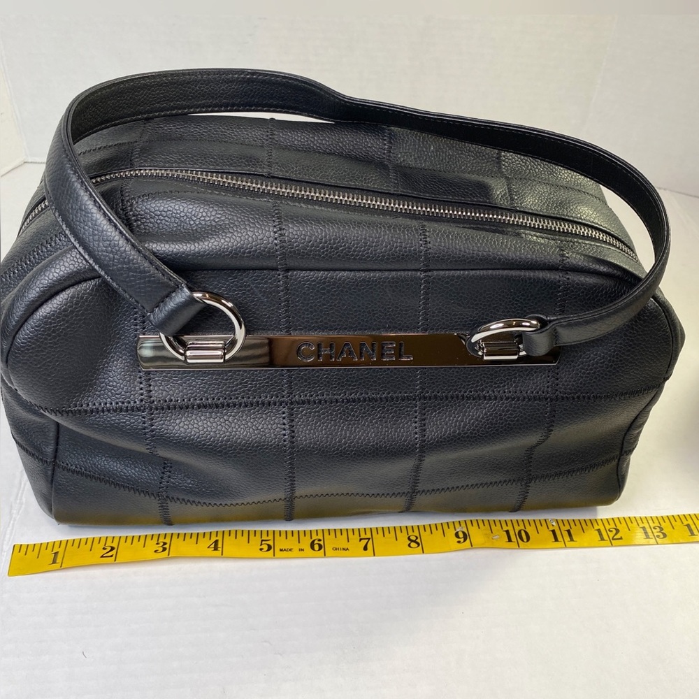 CHANEL Vintage Caviar Square Quilted Bowler Bag - Picture 9 of 17